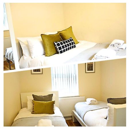 Heathrow Ensuite Rooms- Auto Check In Лондон Екстер'єр фото