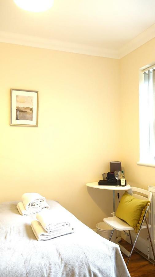 Heathrow Ensuite Rooms- Auto Check In Лондон Екстер'єр фото