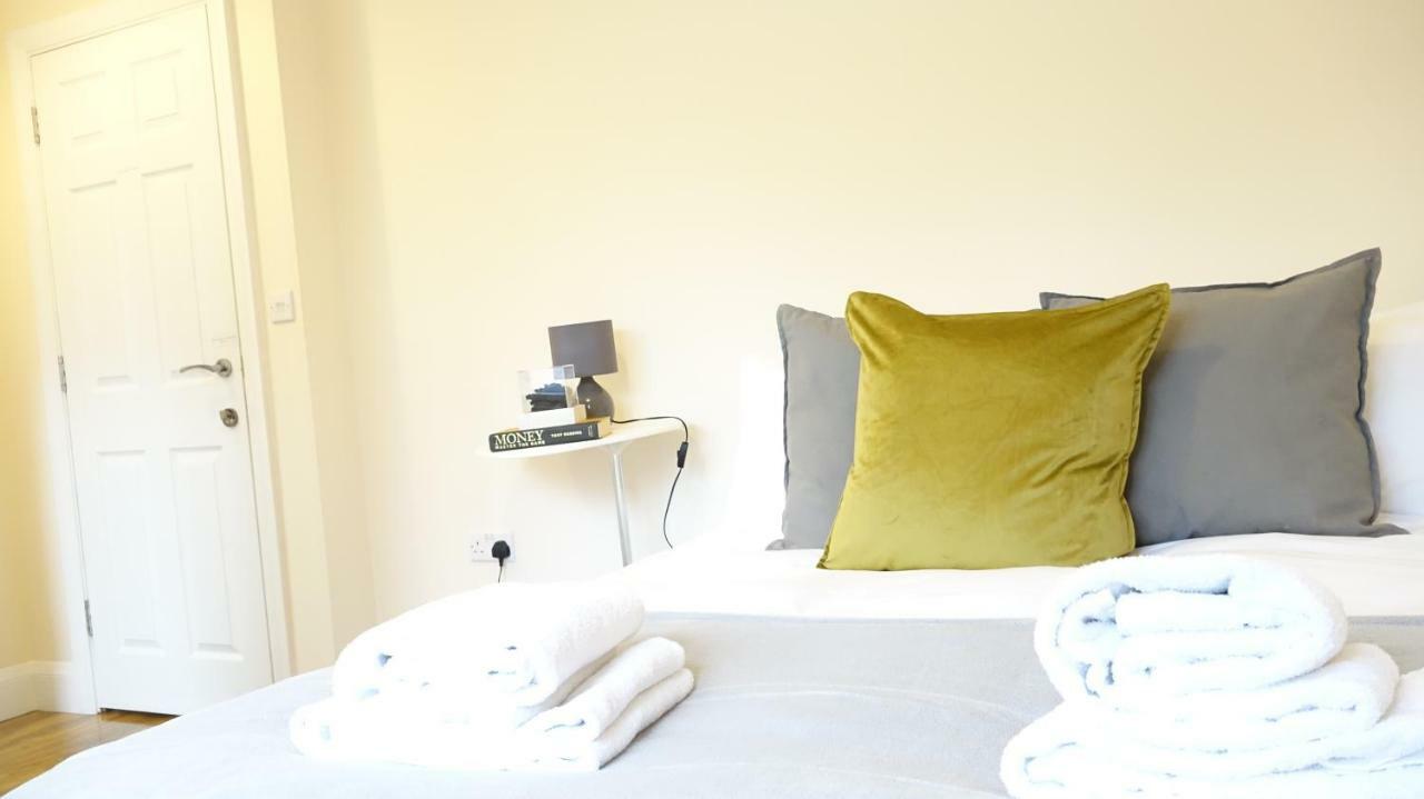 Heathrow Ensuite Rooms- Auto Check In Лондон Екстер'єр фото