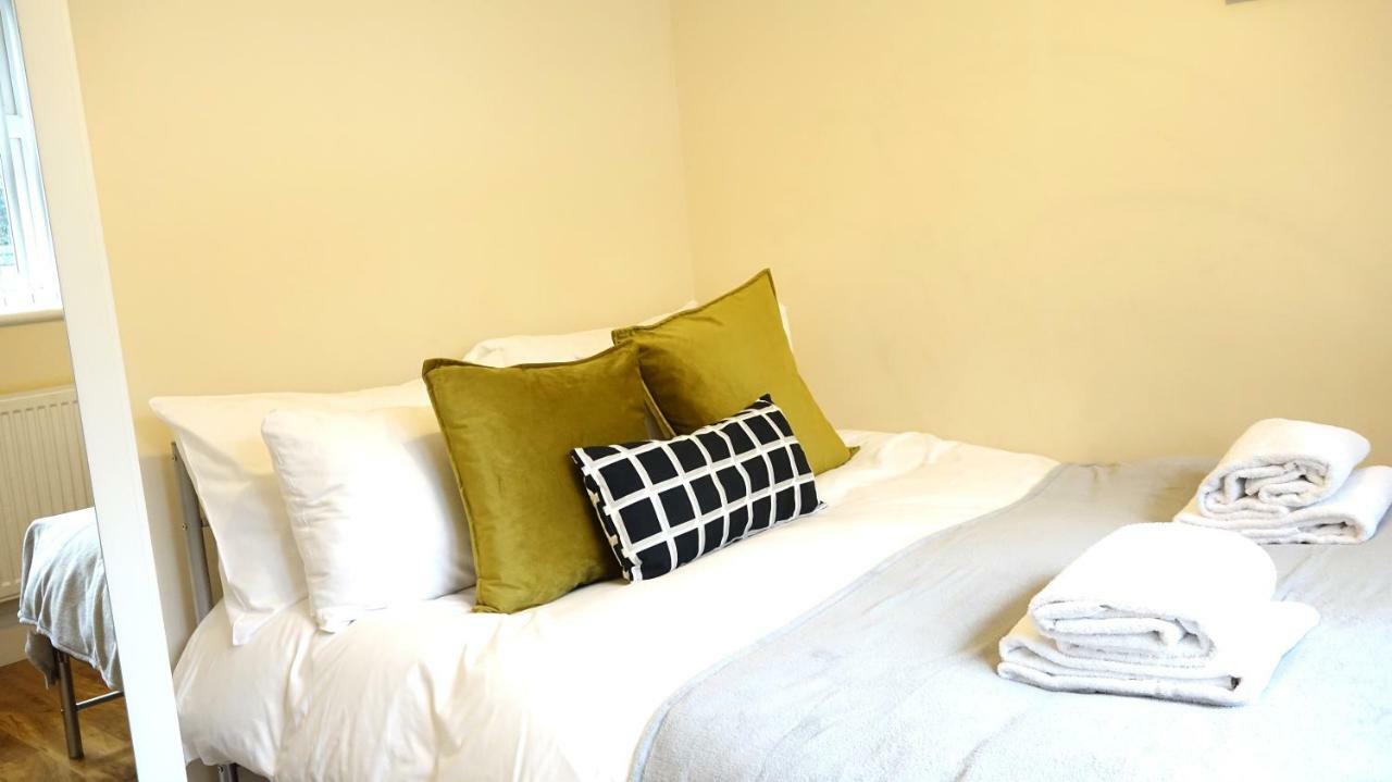 Heathrow Ensuite Rooms- Auto Check In Лондон Екстер'єр фото