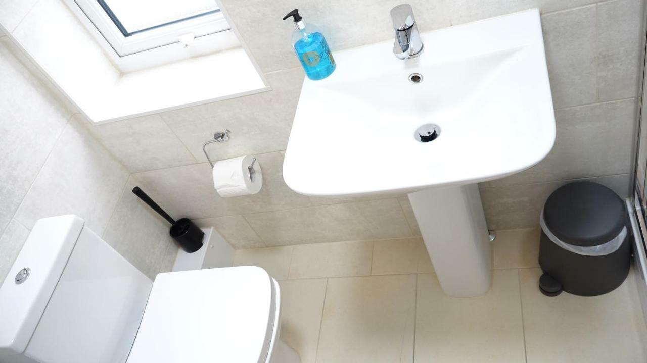 Heathrow Ensuite Rooms- Auto Check In Лондон Екстер'єр фото