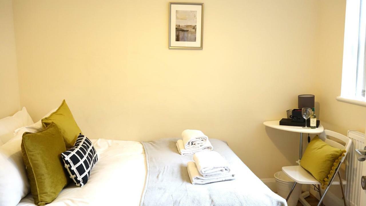 Heathrow Ensuite Rooms- Auto Check In Лондон Екстер'єр фото