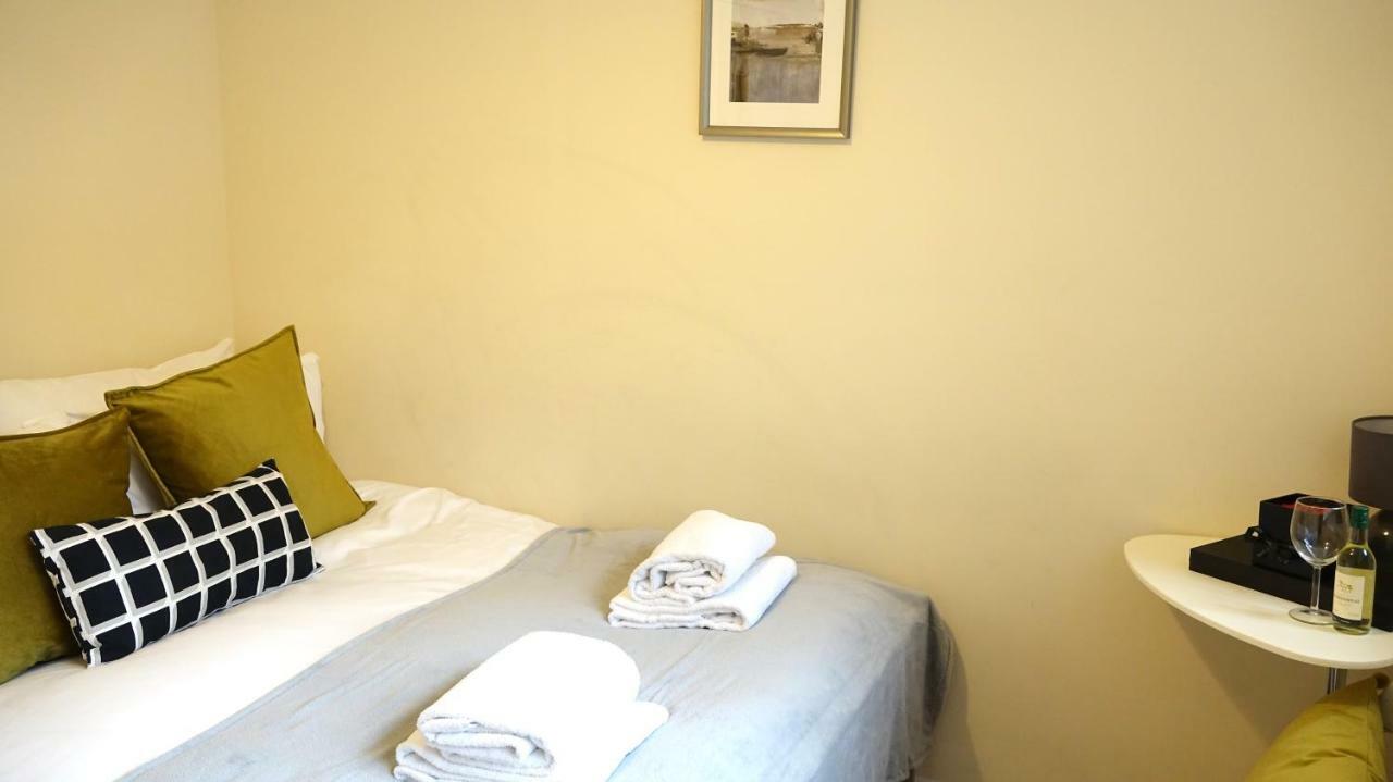 Heathrow Ensuite Rooms- Auto Check In Лондон Екстер'єр фото