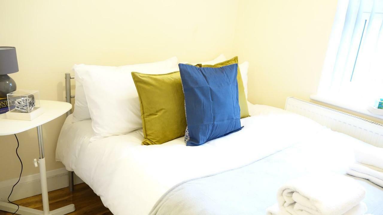 Heathrow Ensuite Rooms- Auto Check In Лондон Екстер'єр фото