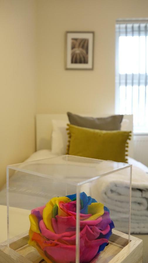 Heathrow Ensuite Rooms- Auto Check In Лондон Екстер'єр фото