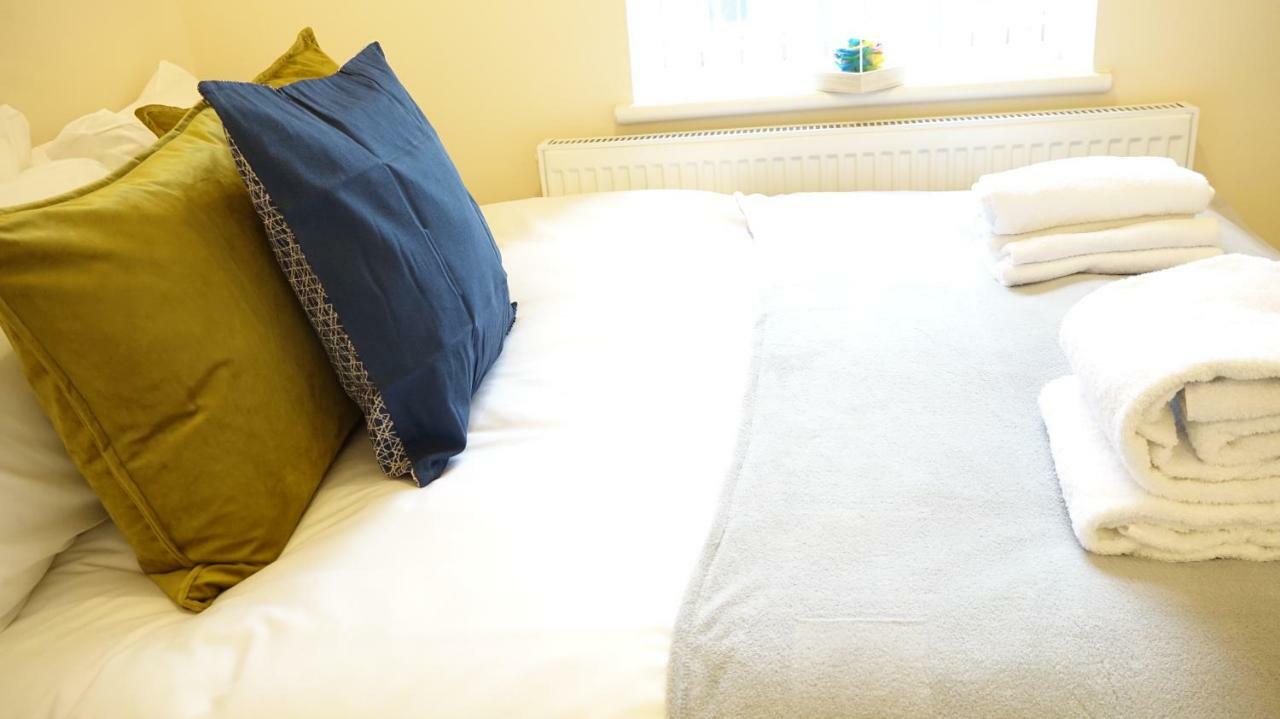 Heathrow Ensuite Rooms- Auto Check In Лондон Екстер'єр фото
