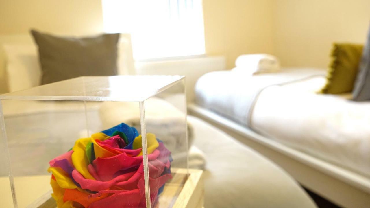 Heathrow Ensuite Rooms- Auto Check In Лондон Екстер'єр фото
