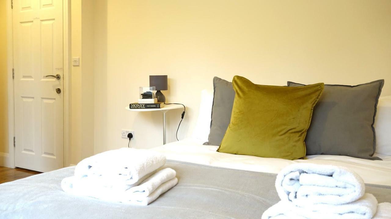 Heathrow Ensuite Rooms- Auto Check In Лондон Екстер'єр фото
