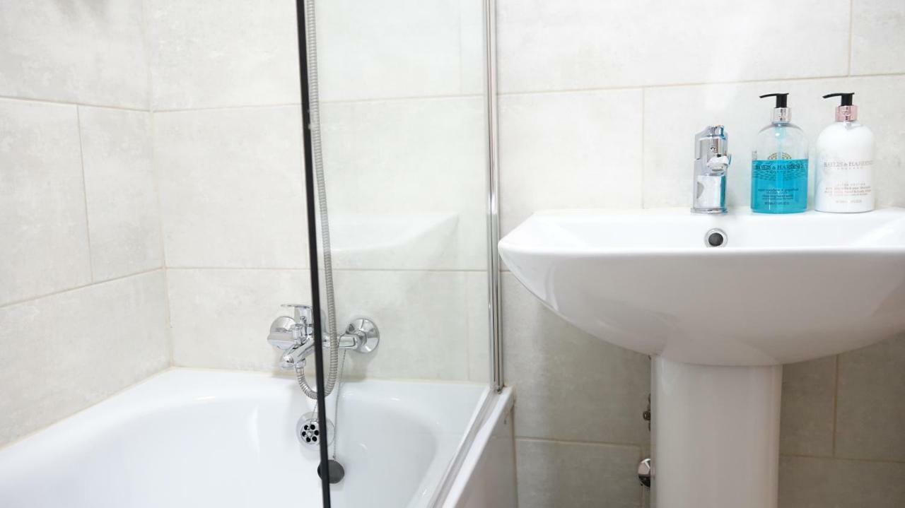 Heathrow Ensuite Rooms- Auto Check In Лондон Екстер'єр фото