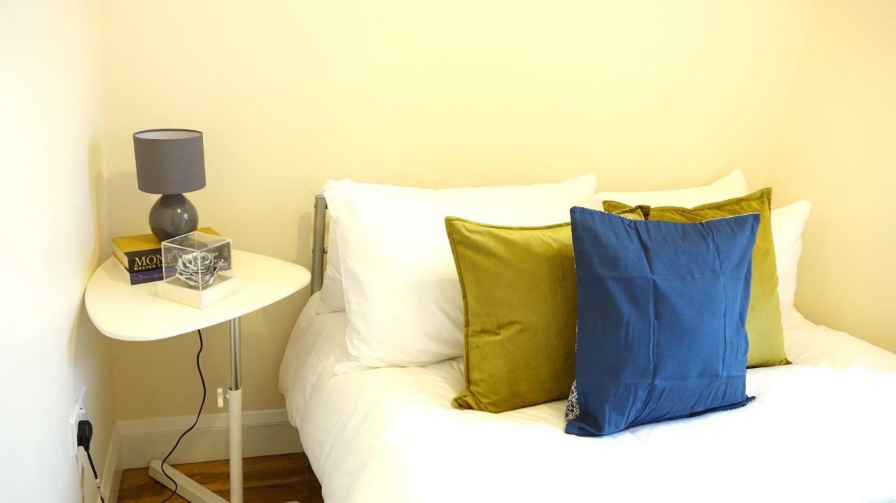 Heathrow Ensuite Rooms- Auto Check In Лондон Екстер'єр фото
