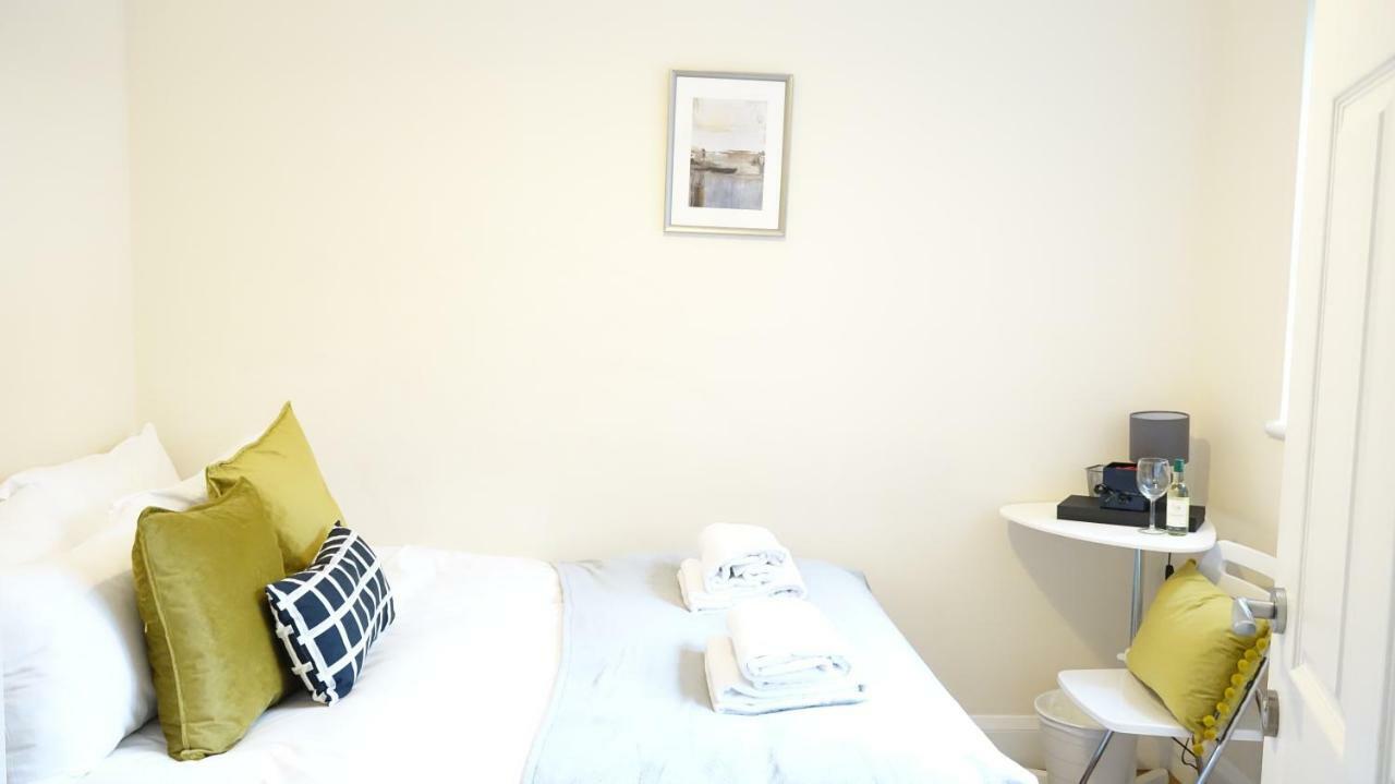 Heathrow Ensuite Rooms- Auto Check In Лондон Екстер'єр фото