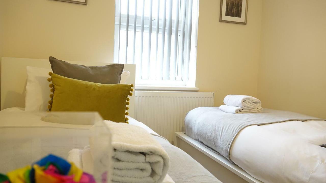 Heathrow Ensuite Rooms- Auto Check In Лондон Екстер'єр фото
