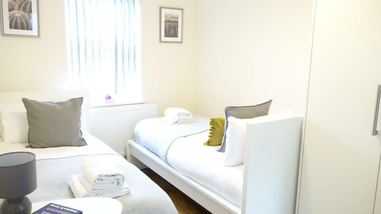 Heathrow Ensuite Rooms- Auto Check In Лондон Екстер'єр фото