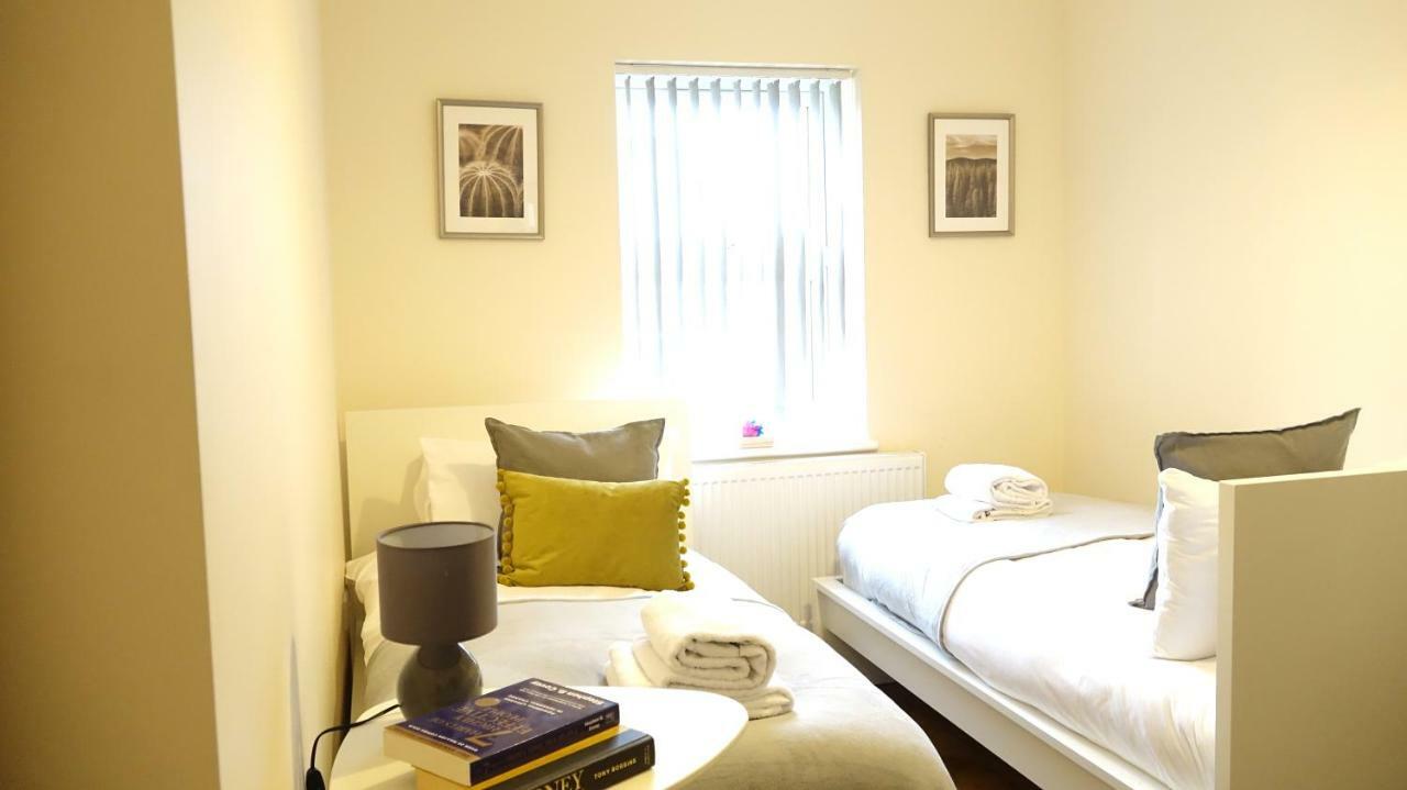 Heathrow Ensuite Rooms- Auto Check In Лондон Екстер'єр фото