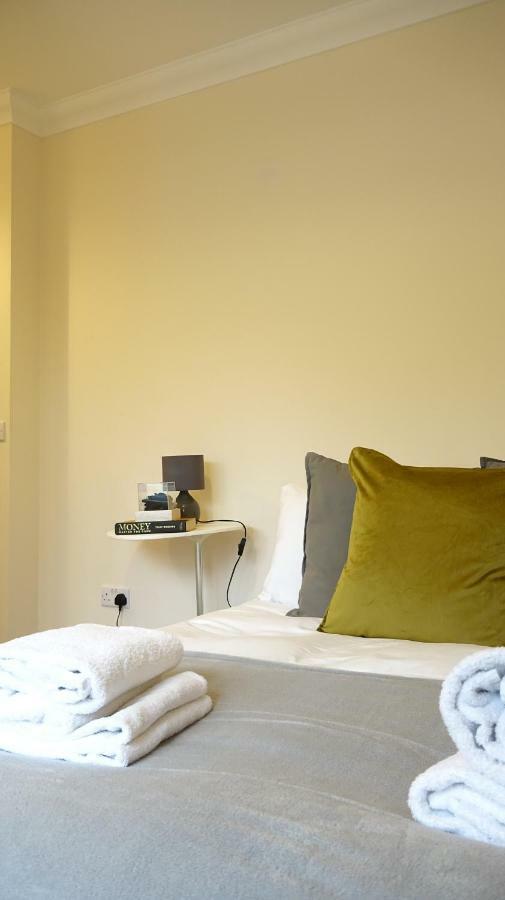 Heathrow Ensuite Rooms- Auto Check In Лондон Екстер'єр фото
