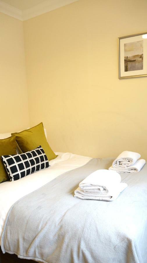 Heathrow Ensuite Rooms- Auto Check In Лондон Екстер'єр фото