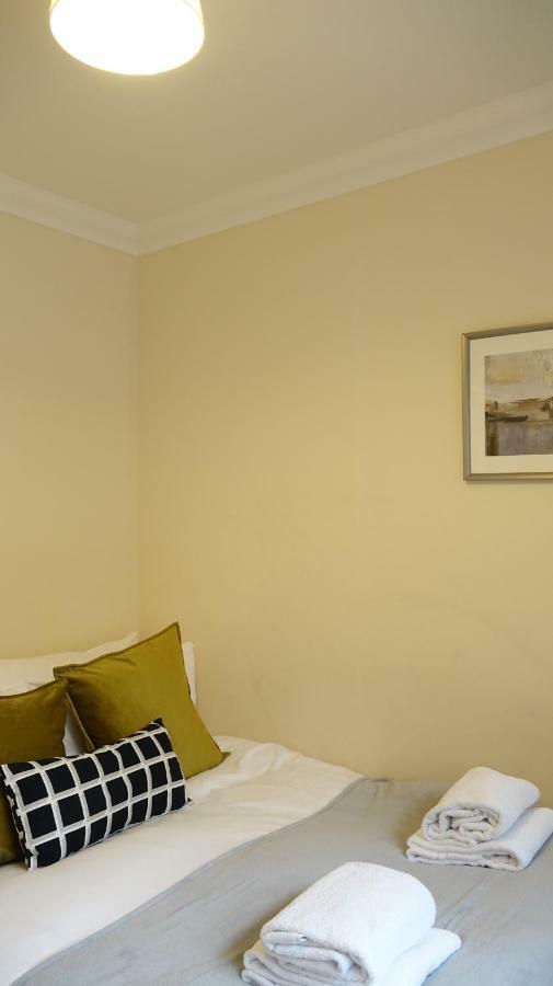 Heathrow Ensuite Rooms- Auto Check In Лондон Екстер'єр фото